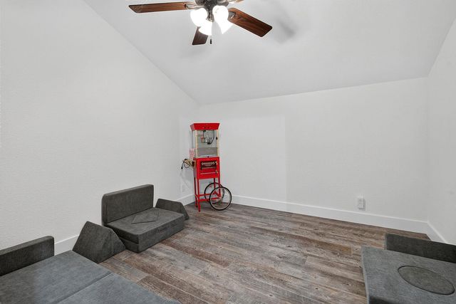 102 Valley View DR E, Leander, TX 78641