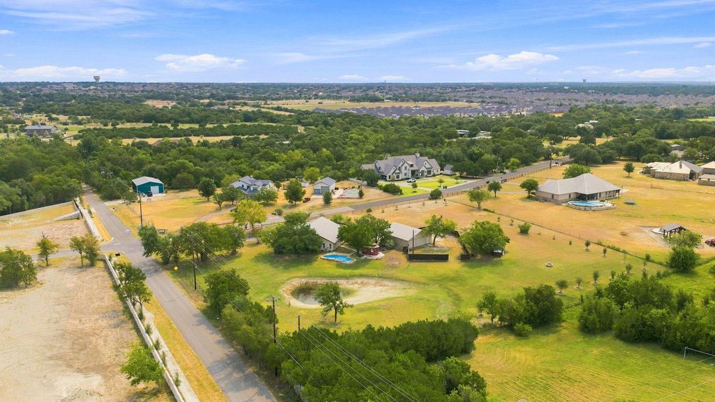 102 Valley View DR E, Leander, TX 78641