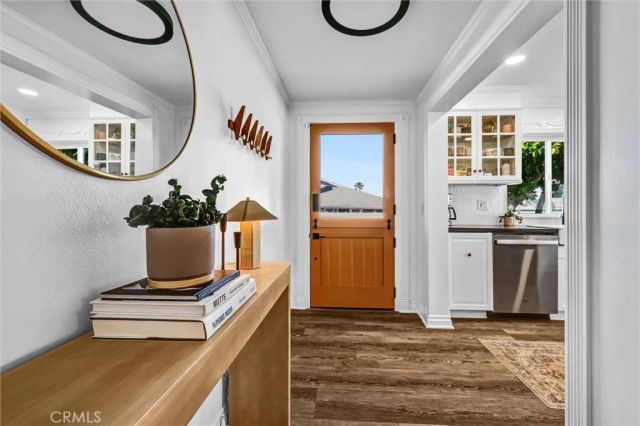 2504 University, Newport Beach, CA 92660