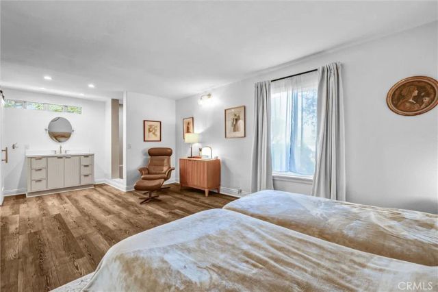 2504 University, Newport Beach, CA 92660