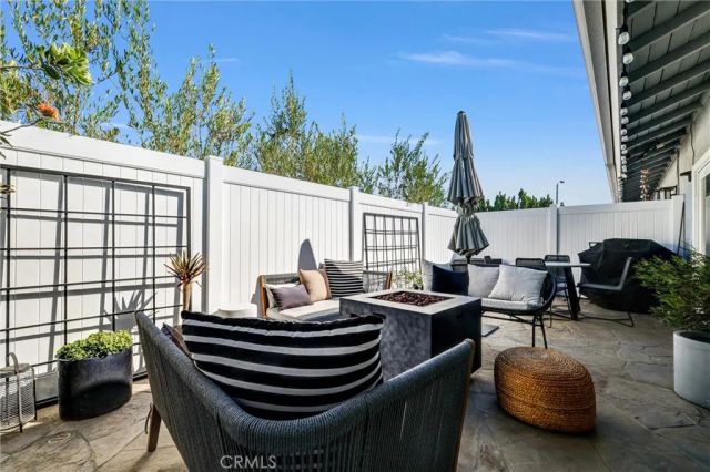 2504 University, Newport Beach, CA 92660