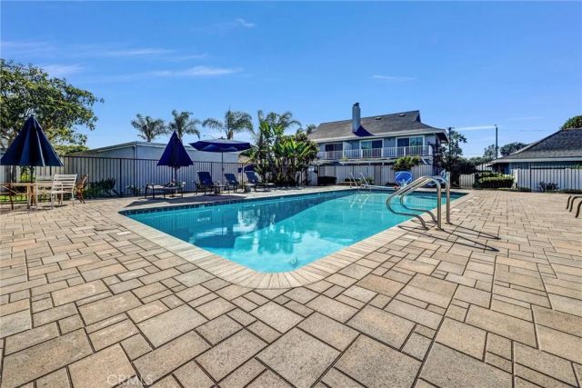 2504 University, Newport Beach, CA 92660