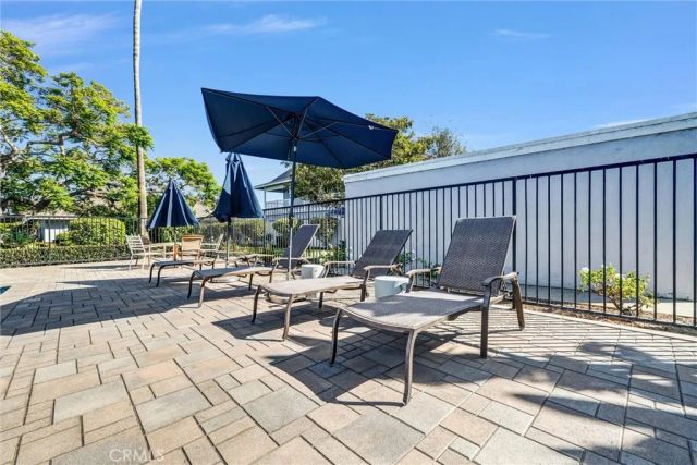 2504 University, Newport Beach, CA 92660
