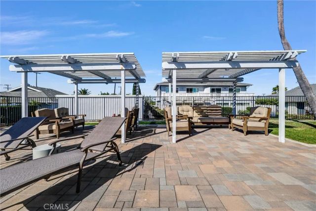 2504 University, Newport Beach, CA 92660