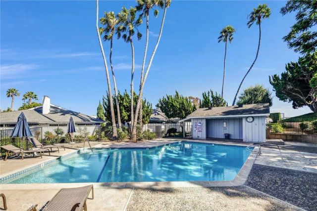 2504 University, Newport Beach, CA 92660