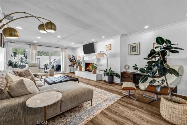 2504 University, Newport Beach, CA 92660