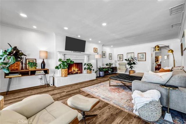 2504 University, Newport Beach, CA 92660