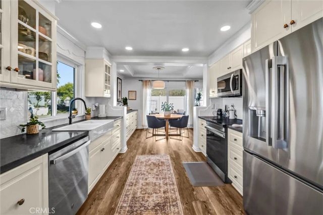 2504 University, Newport Beach, CA 92660
