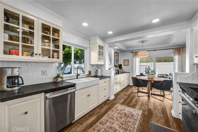 2504 University, Newport Beach, CA 92660