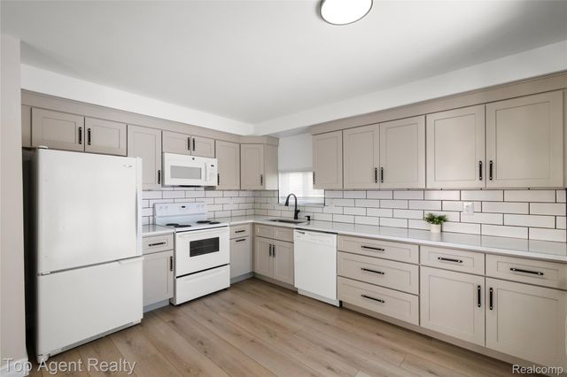 30623 Washington Boulevard, Warren, MI 48093