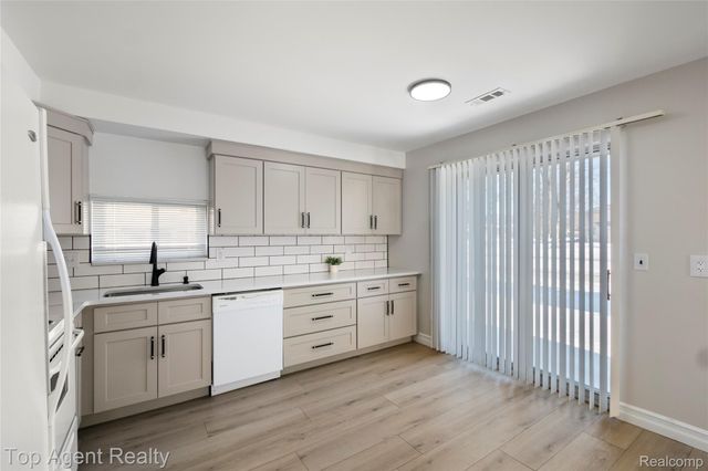 30623 Washington Boulevard, Warren, MI 48093