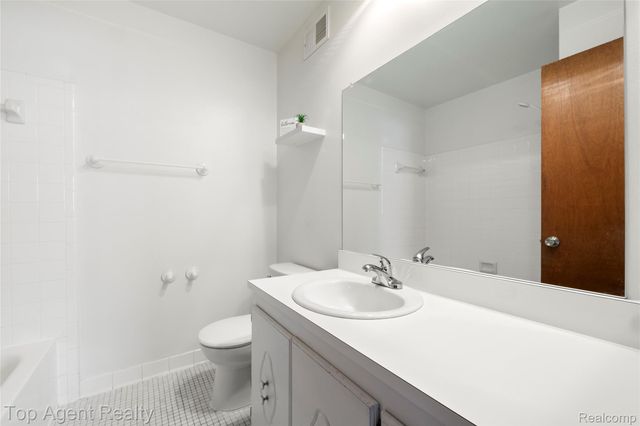 30623 Washington Boulevard, Warren, MI 48093