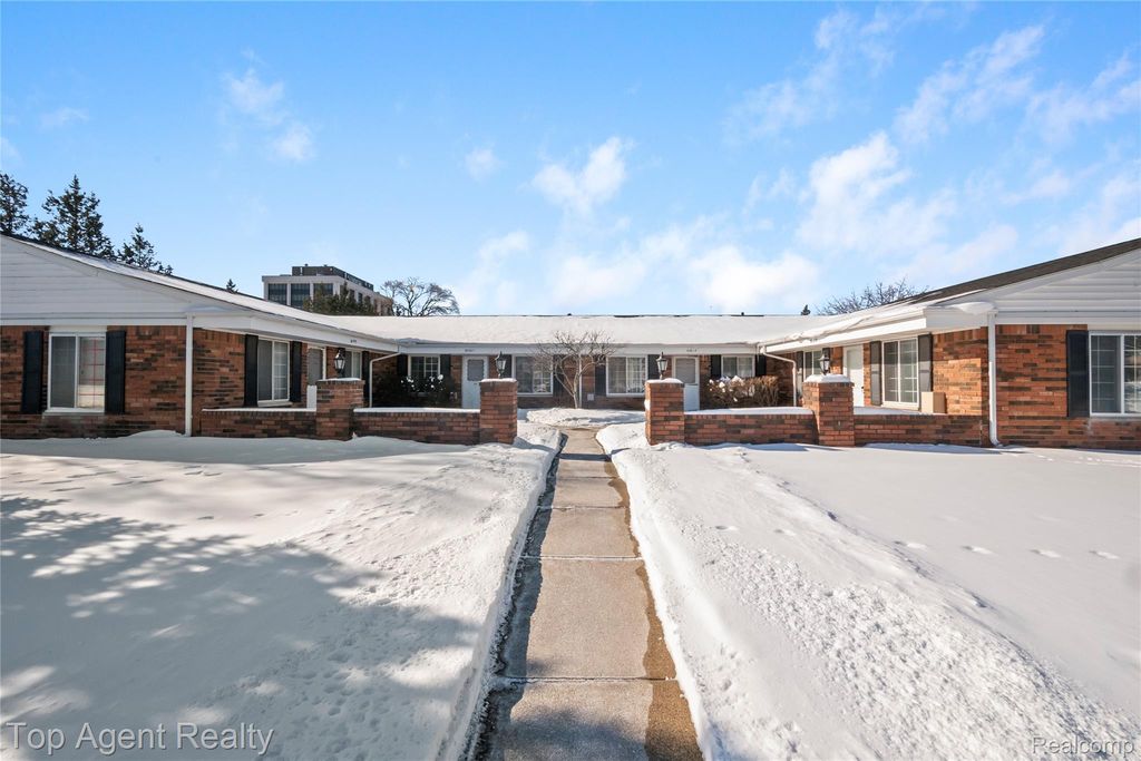 30623 Washington Boulevard, Warren, MI 48093