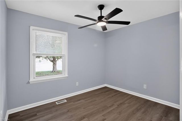 166 Beechmont DR, Newport News, VA 23608