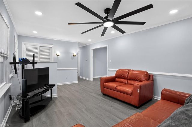 166 Beechmont DR, Newport News, VA 23608