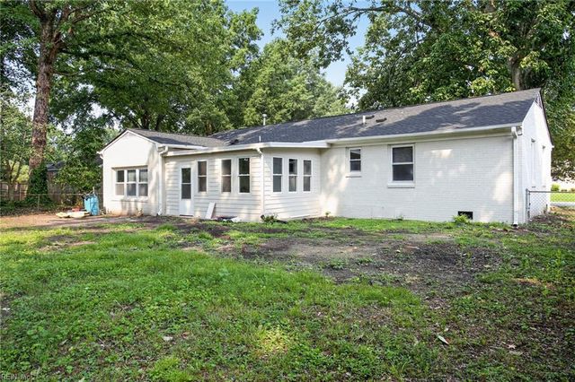 166 Beechmont DR, Newport News, VA 23608