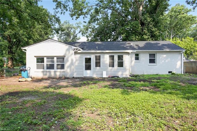 166 Beechmont DR, Newport News, VA 23608