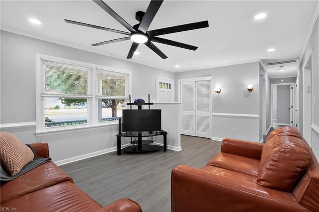 166 Beechmont DR, Newport News, VA 23608