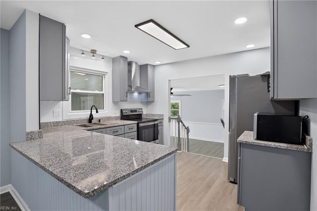 166 Beechmont DR, Newport News, VA 23608
