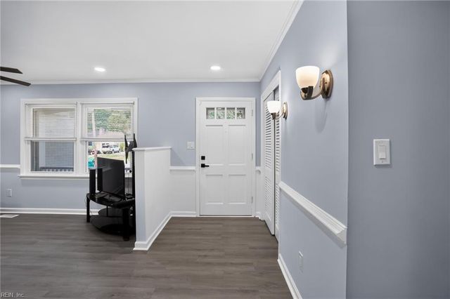 166 Beechmont DR, Newport News, VA 23608