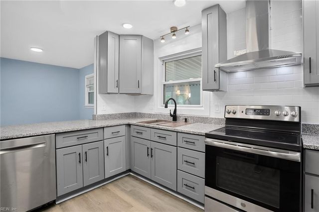 166 Beechmont DR, Newport News, VA 23608