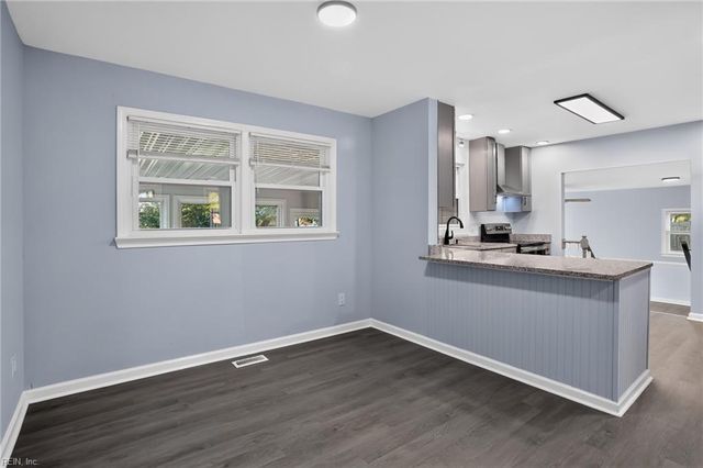 166 Beechmont DR, Newport News, VA 23608