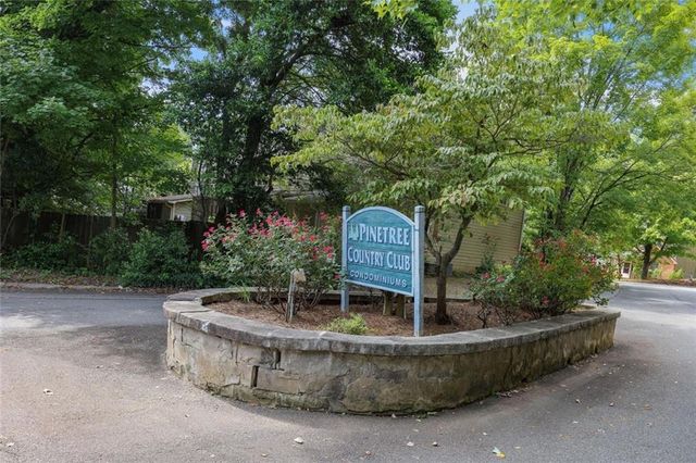 6 NW Fairway Drive NW, Kennesaw, GA 30144
