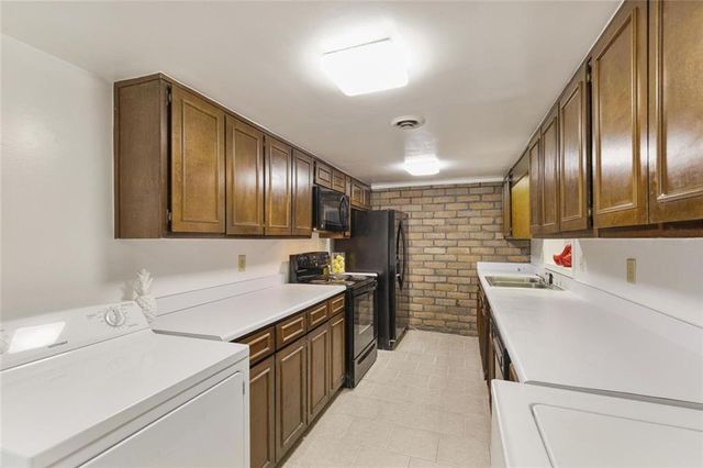 6 NW Fairway Drive NW, Kennesaw, GA 30144