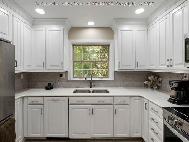 1413 Longridge Road, Charleston, WV 25314