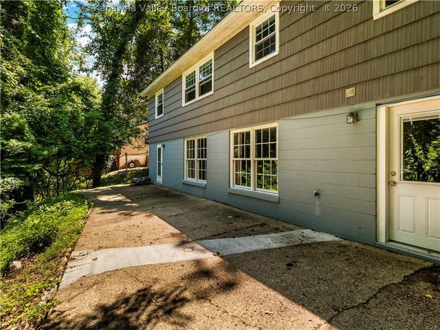 1413 Longridge Road, Charleston, WV 25314