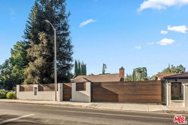 22227 Avenue San Luis, Woodland Hills, CA 91364