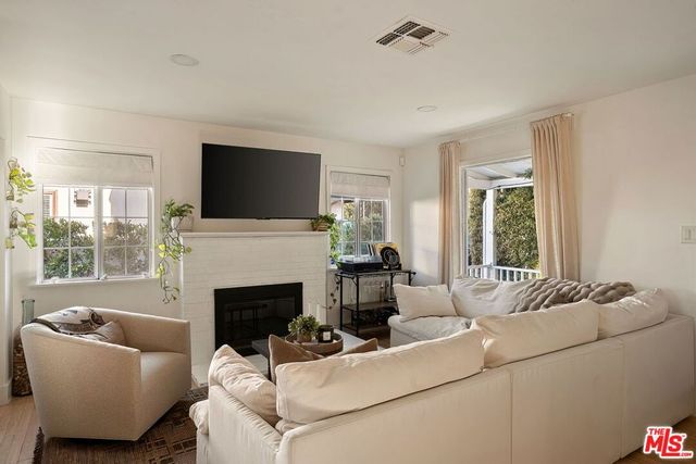 22227 Avenue San Luis, Woodland Hills, CA 91364