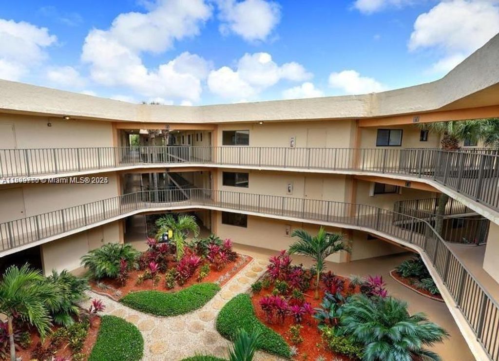 8005 SW 107 AV 118, Miami, FL 33173