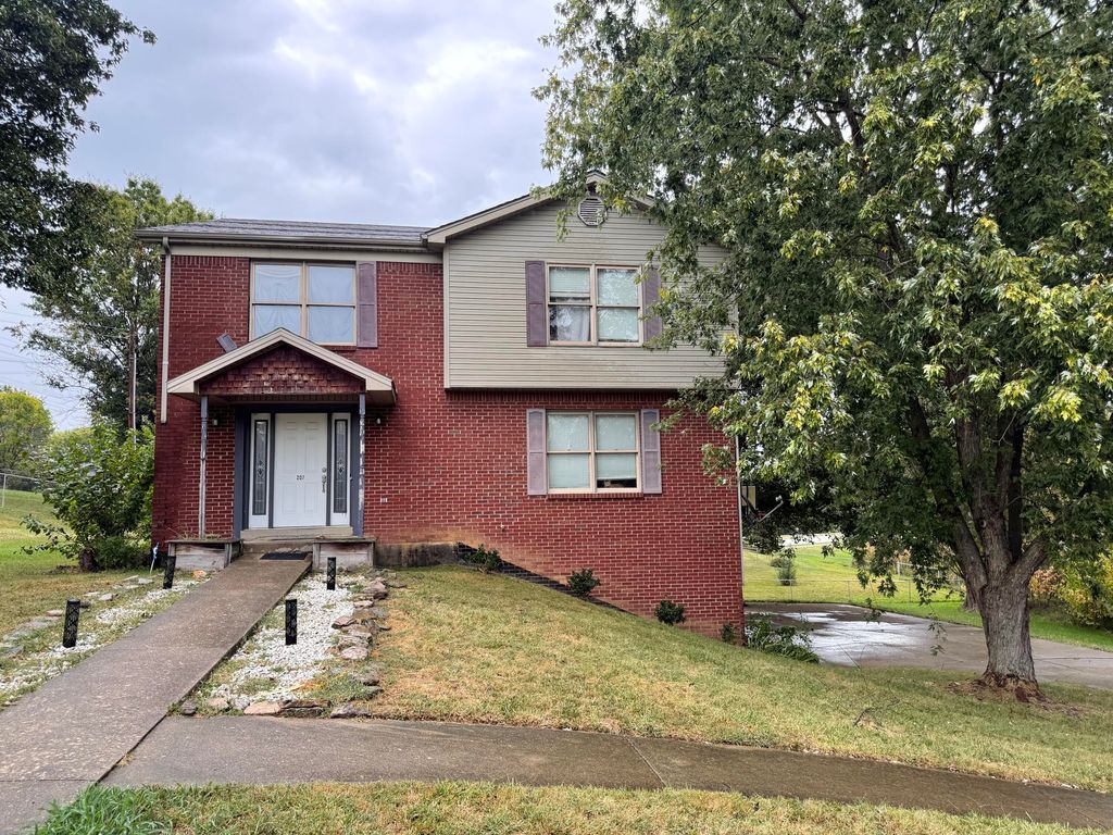 207 Rookwood Court, Richmond, KY 40475