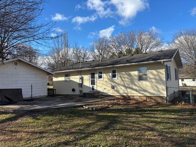 303 Highland Avenue, Monett, MO 65708