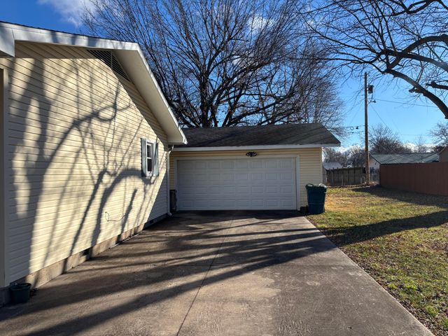 303 Highland Avenue, Monett, MO 65708