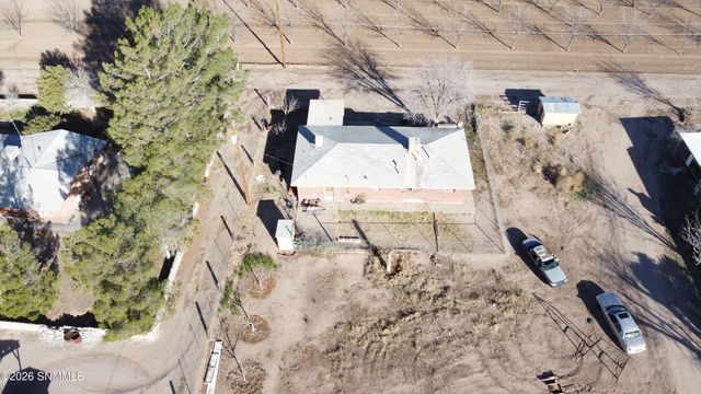 135 Armadillo Lane, Las Cruces, NM 88007