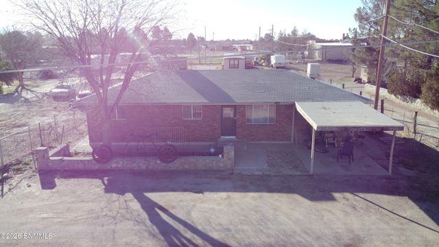 135 Armadillo Lane, Las Cruces, NM 88007