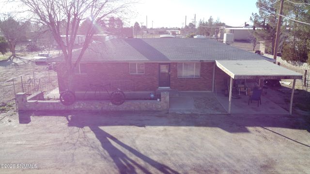 135 Armadillo Lane, Las Cruces, NM 88007