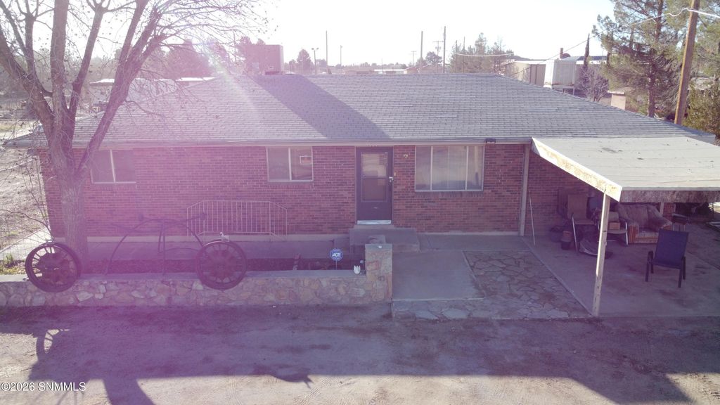 135 Armadillo Lane, Las Cruces, NM 88007