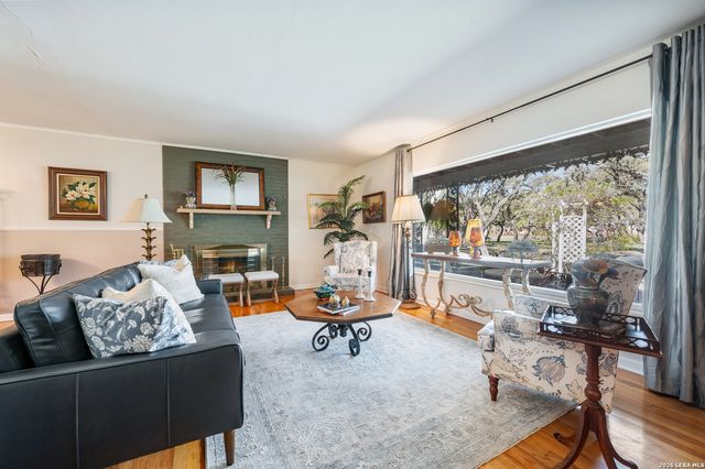 114 Wagon Trail Road, Shavano Park, TX 78231