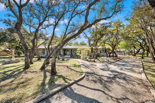 114 Wagon Trail Road, Shavano Park, TX 78231
