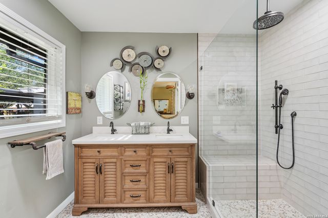 114 Wagon Trail Road, Shavano Park, TX 78231