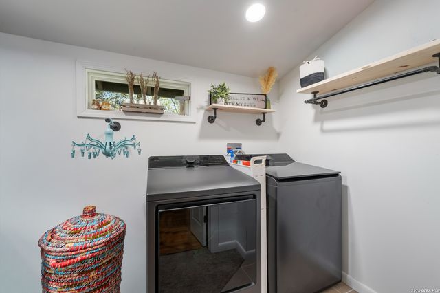 114 Wagon Trail Road, Shavano Park, TX 78231