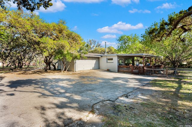 114 Wagon Trail Road, Shavano Park, TX 78231