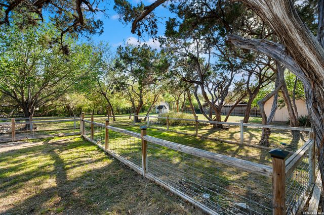 114 Wagon Trail Road, Shavano Park, TX 78231