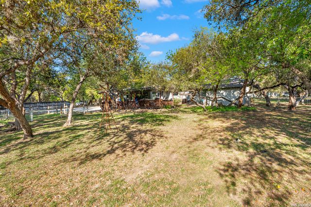 114 Wagon Trail Road, Shavano Park, TX 78231