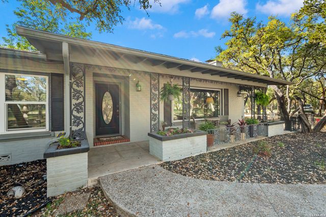 114 Wagon Trail Road, Shavano Park, TX 78231