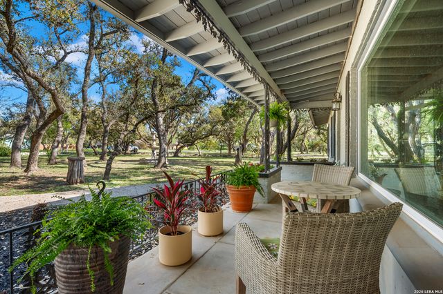 114 Wagon Trail Road, Shavano Park, TX 78231