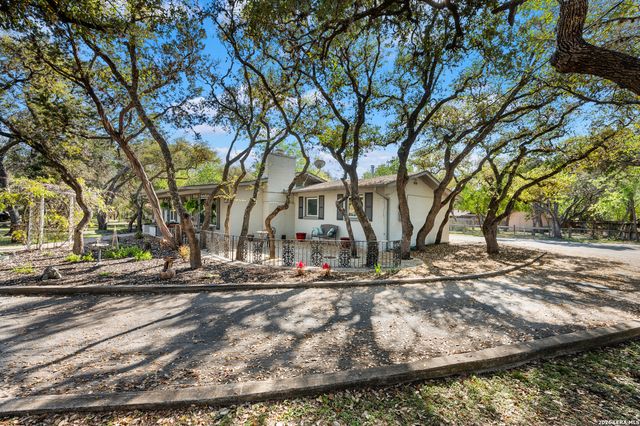 114 Wagon Trail Road, Shavano Park, TX 78231